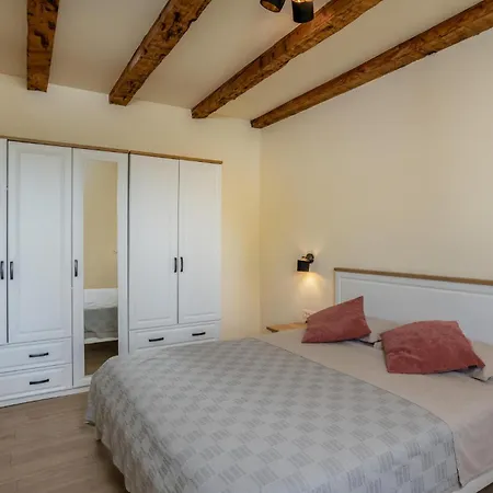 Holiday home Cozy In Grizane-Belgrad